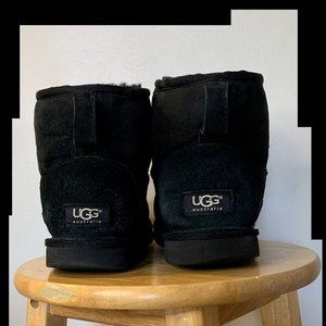 Black Ugg Minis